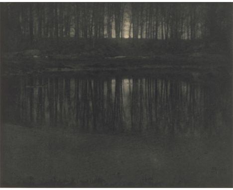 Edward Steichen (Bivange/Luxemburg 1879 – 1973 West Redding/Connecticut). Moonlight: The Pond. 1903Vintage. Photogravüre auf 