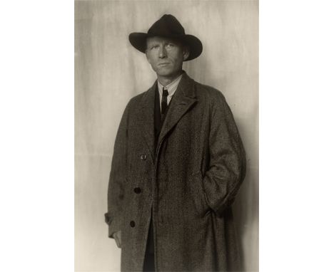August Sander (Herdorf 1876 – 1964 Köln). Der Maler Otto Dix, Köln. 1928Silbergelatineabzug von Gerd Sander, 1986. Agfa-Papie
