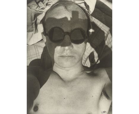 Umbo (d.i.&nbsp;Otto Umbehr) (Düsseldorf 1902 – 1980 Hannover). Portfolio III. 1927/30Portfolio mit 10 Silbergelatineabzügen 