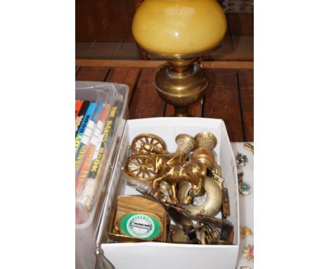 Various brass ware to include an oil lamp 