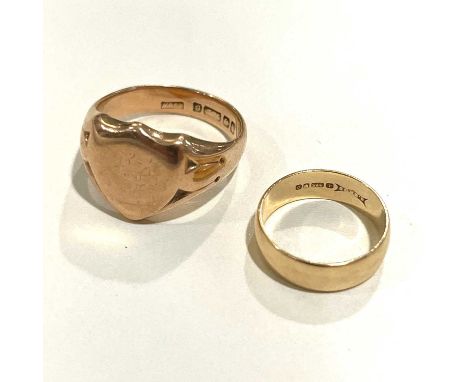 Two 9ct gold rings, to include a shield-shape ring and a wedding band ring, hallmarks for 9ct gold, 10.3g