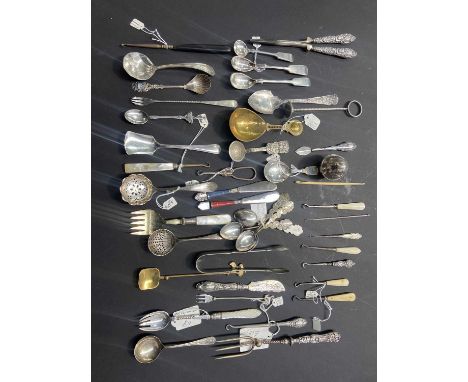 Quantity of hallmarked silver, novelty spoons, epns, novelty spoons and an arts and crafts caddy spoon