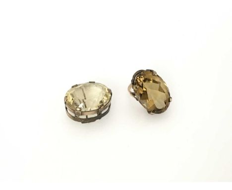 A yellow metal citrine single-stone brooch and a 9ct gold smoky quartz single-stone ring, total weight 20.5g