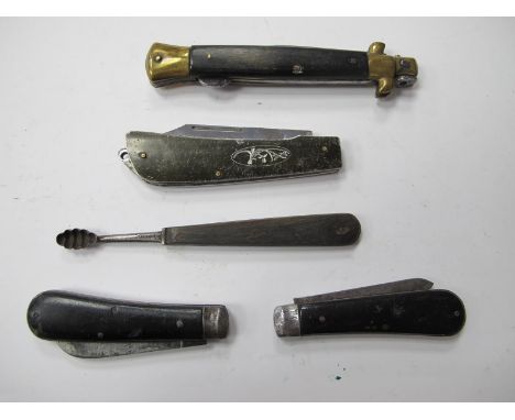 Lock Knife Italian in Style, Rostfree, horn scales, brass bolsters and brass linings, fish tailed, 13.5cm closed, horn handle