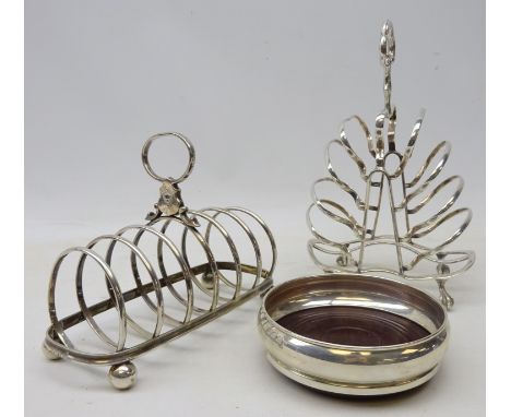 Victorian silver-plated toast rack on four claw feet, stamped V & R, R & H, Registered No. 2682, 1870's Elkington plate toast