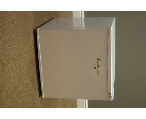 Lec U50052W table top freezer, W48cm (This item is PAT tested - 5 day warranty from date of sale)   Condition Report   Click 