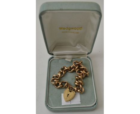 9ct gold hollow chain link bracelet with heart shaped lock 13gms