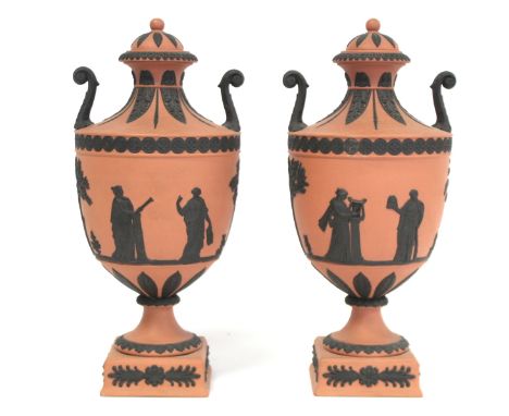 Pair of 20th Century Wedgwood Rosso Antico covered vases of urn form with twin scroll handles, continuous friezes depicting c