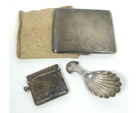 Silver scallop caddy spoon, Britannia Standard, Birmingham 1911, a vesta case and a cigarette case, 146g / 4½oz. 