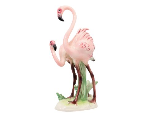 GOEBEL 'Flamingopaar', 20. Jh. Farbig staffiertes Flamingopaar auf Natursockel stehend, Modell-Nr. 2388, H. ca. 34 cm. Partie