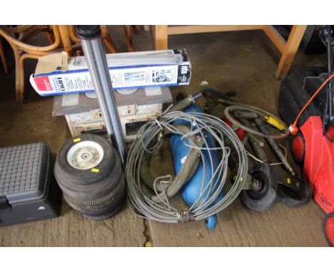 A twin florescent light; a small ornate cooker; jockey wheels; roll of wire etc.