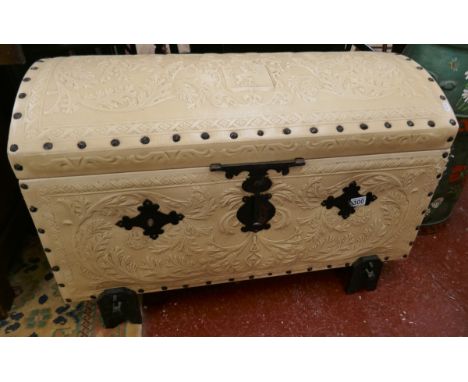 Leather effect trunk