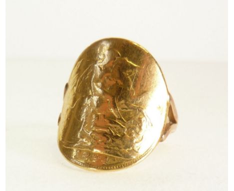 STAMPED 9CT GOLD RING WITH SHAPED VICTORIAN GOLD SOVEREIGN (1894) TOP, 9.8g gross