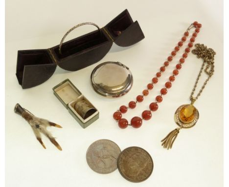 SMALL COLLECTION OF COSUTME JEWELLERY, including AN ORANGE GLASS BEAD NECKLACE, TWO RABBIT FOOT BROOCHES, THREE RINGS, A SILV