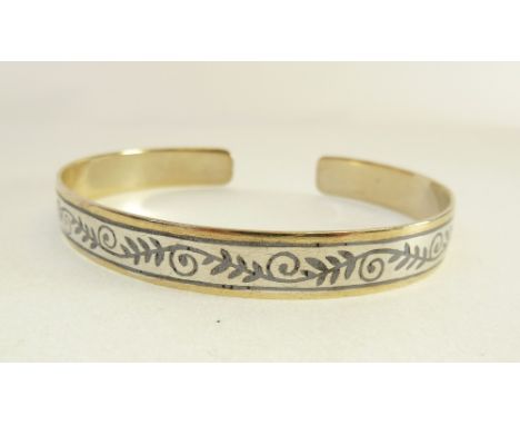 RUSSIAN 84 ZOLOTNIKI SILVER STIFF BANGLE, WITH NIELLO DECORATION, 15.5g