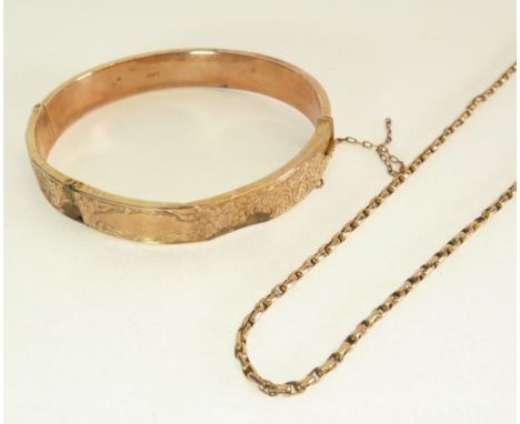 9CT GOLD FOLIATE ENGRAVED HINGE OPENING BANGLE, Chester 1912 (af) AND A 9CT GOLD CHAIN, 15.3g (2)