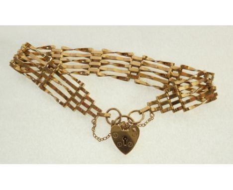 9CT GOLD GATE PATTERN LINK BRACELET, WITH PADLOCK CLASP, London 1982, 8g