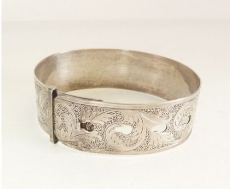 A SILVER FOLIATE ENGRAVED STIFF BANGLE, WITH BUCKLE FASTENING, Chester 1945, 0.75oz