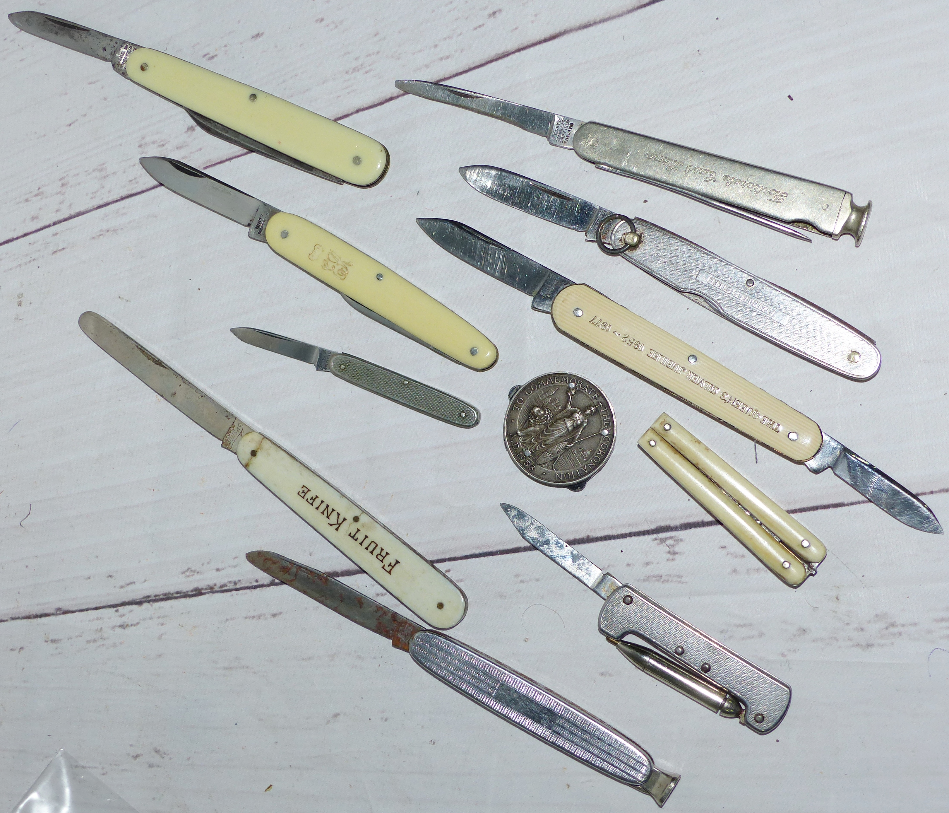 A selection of pen knives (11)
