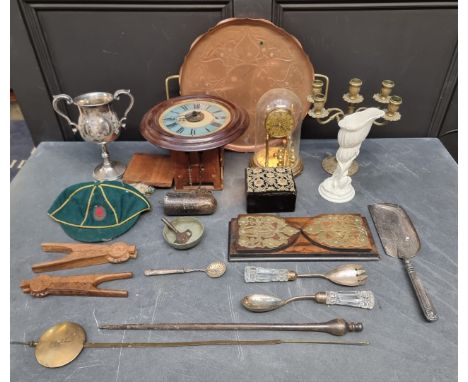 A mixed lot, to include a postman's alarm clock.&nbsp;&nbsp; 