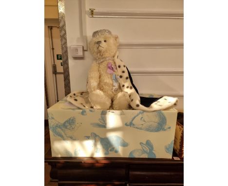 A Steiff Queen Elizabeth II mohair Teddy Bear,&nbsp;limited edition of 100, 60cm, boxed, (without certificate). 