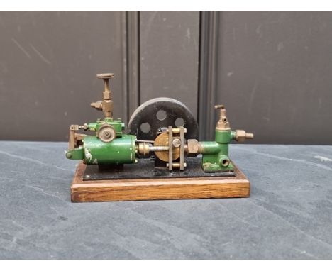 A vintage stationary live steam engine,&nbsp;possibly scratchbuilt, on oak base, 21cm wide. 