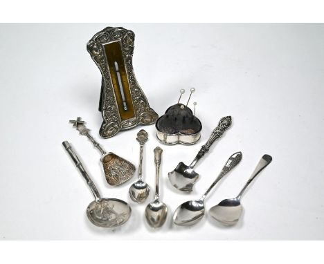An Edwardian silver-faced thermometer in the Art Nouveau manner, J&amp;R Griffin, Chester 1904, on velvet strut-frame, 13.5cm