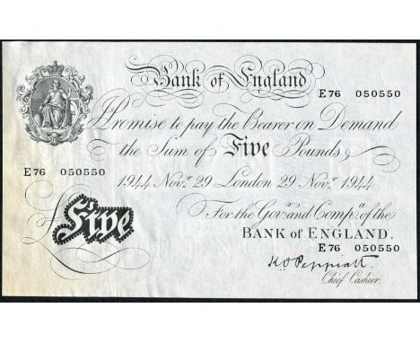 2 x Sequential Serial Numbers – Bank of England, White Five Pounds 1944 signed Peppiatt and dated 29th November 1944, London,
