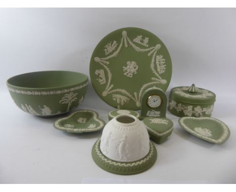 Miscellaneous Wedgwood Green Jasper Ware, including a beehive shape pot pourri, covered trinket dish, heart shape trinket dis