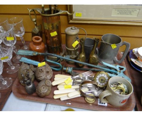 Tray of various mainly metalware & ceramic novelties