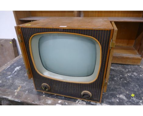 Vintage GEC oak cased television set, height 50 cm, width 48 cm, depth 47 cm