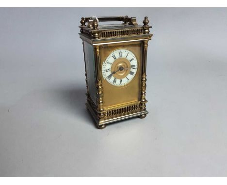 BRASS CASED CARRIAGE CLOCK,the chapter ring set with Roman numerals, with single drum movement, unmarked, 12.4cm high excludi