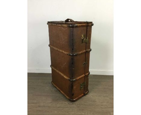 20TH CENTURY TRAVEL TRUNK