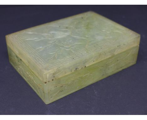 A Chinese jade box engraved with birds, 19th century 