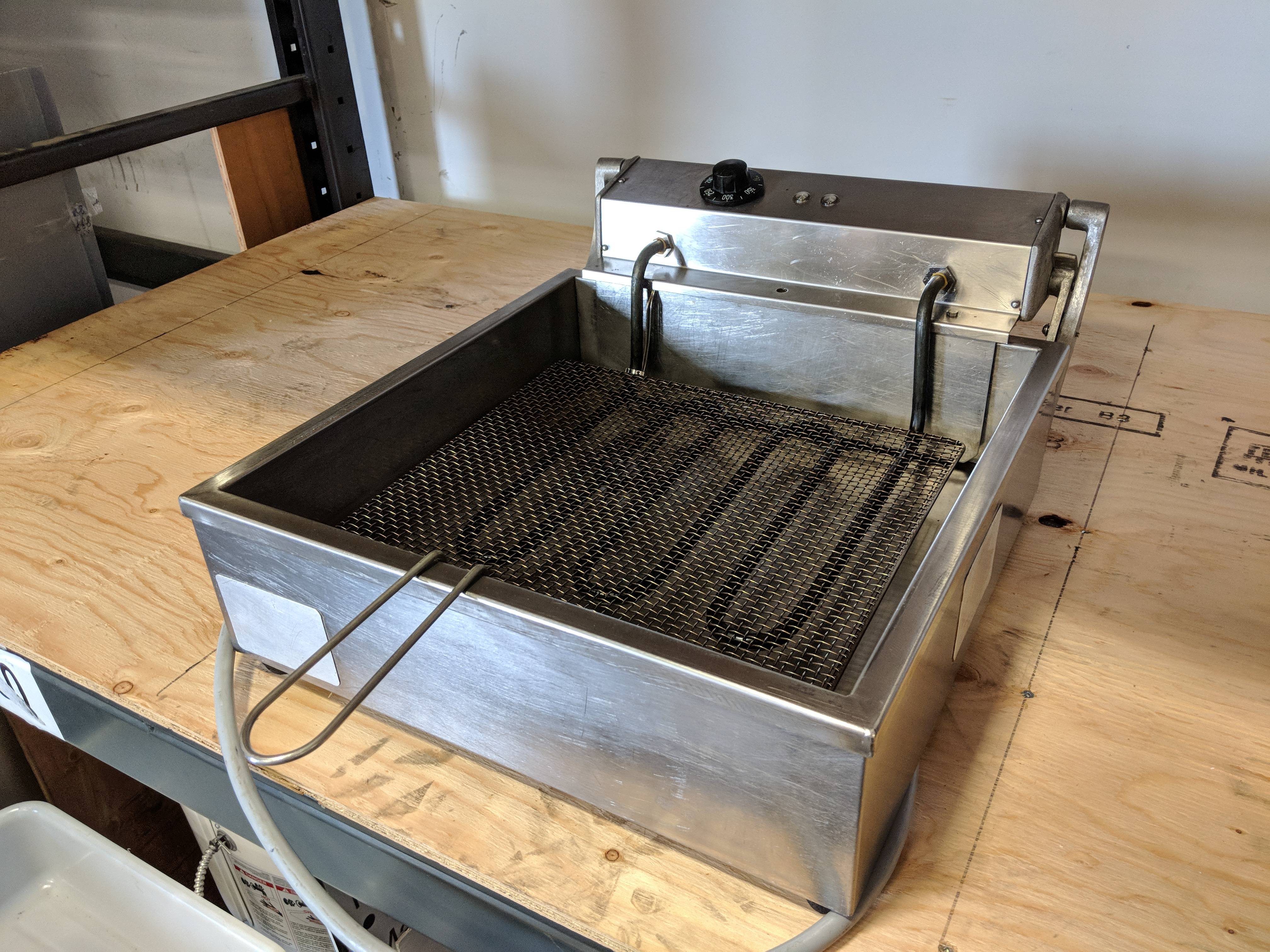 Belshaw 616B Open Kettle Style Donut Fryer 240V/1ph, 19.2amps, 4.4kW