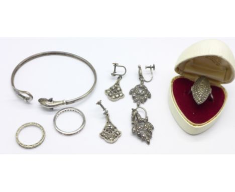 Silver and marcasite jewellery and a silver fish bangle