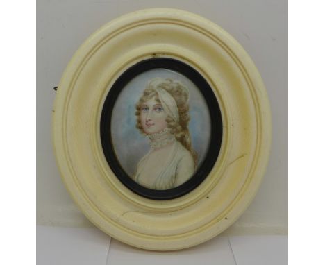 A Georgian portrait miniature in an oval ivory frame, miniature 5.5cm wide, frame a/f