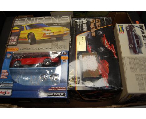 A boxed Maisto 1.24 scale model of a Ferrari F50 together with a built plastic kit model of a BMW 318i Turbo, boxed 120 scale