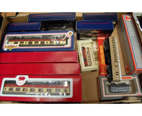 A box of assorted mainly boxed 00 gauge models to include Dapol E20 BR sent comp Bachmann branch line Thompson second corrido