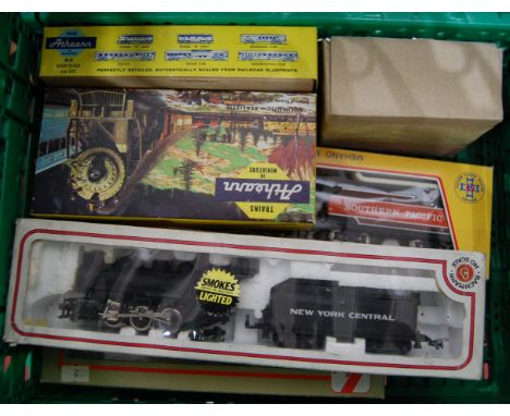 A collection of American and continental HO scale locomotives and rolling stock to include Southern Pacific 462 locomotive an