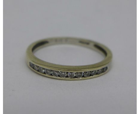 A 9ct white gold and diamond ring, 1.3g, K