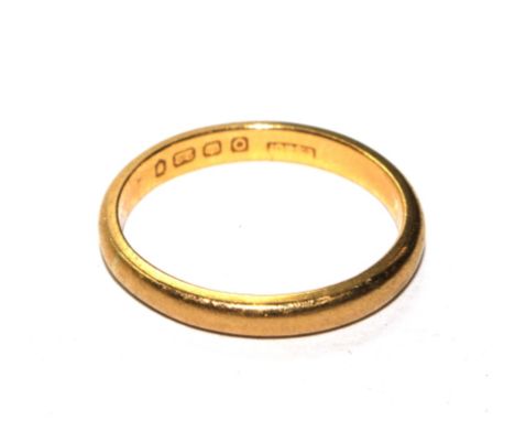 A 22 carat gold wedding ring 