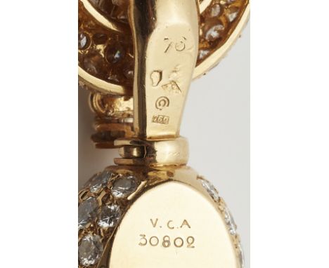 Perlencollier "Lion Barquerolles"18 kt Gelbgold. Geschmeidiges Torsé-Halsband aus elf Stängen kleiner gleichmäßiger Zuchtperl