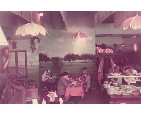 Luigi Ghirri (Scandiano 1943 – 1992 Reggio Emilia). „Parigi“. 1979Vintage. C-Print. Kodak-Papier.  24,7&nbsp;×&nbsp;37,3&nbsp