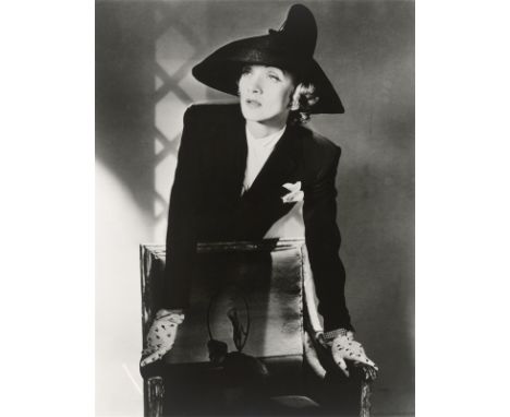 Horst P. Horst (d.i.&nbsp;Horst Paul Albert Bohrmann) (Weißenfels 1906 – 1999 Palm Beach Gardens, Florida). Marlene Dietrich,