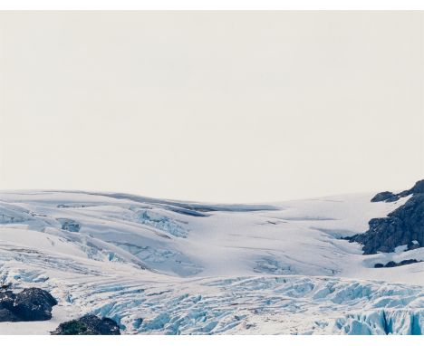 Axel Hütte (Essen 1951 – lebt in Düsseldorf und Berlin). „Explorer Glacier“ III, Alaska. 1999C-Print, 2000. Kodak-Papier.  26