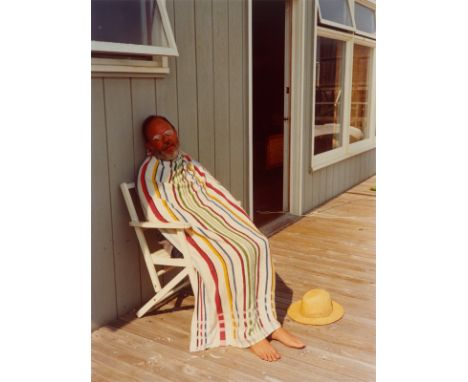 David Hockney (Bradford 1937 – lebt in Beuvron-en-Auge, Normandie). Henry Avoiding the Sun, August. 1975C-Print, 1976. Kodak-