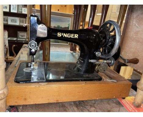SINGER MANUAL SEWING MACHINE 