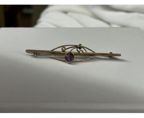 9CT GOLD AMETHYST AND SEED PEARL BAR BROOCH 2.3G APPROX