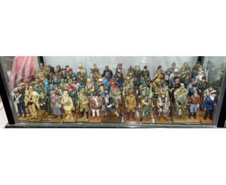 BOTTOM SHELF OF COLD PAINTED LEAD SOLIDERS DEL PRADO COLLECTION INCLUDING FIGURES FROM VARIOUS WORLDWIDE MILITARY REGIMENTS (